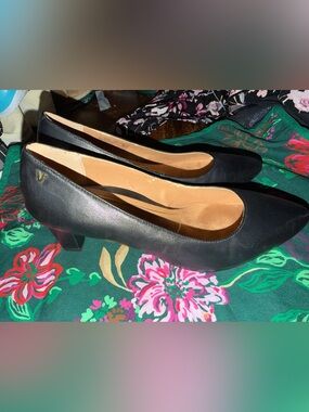 Vionic Black Low Heel Comfort Pumps Women’s Size 9
